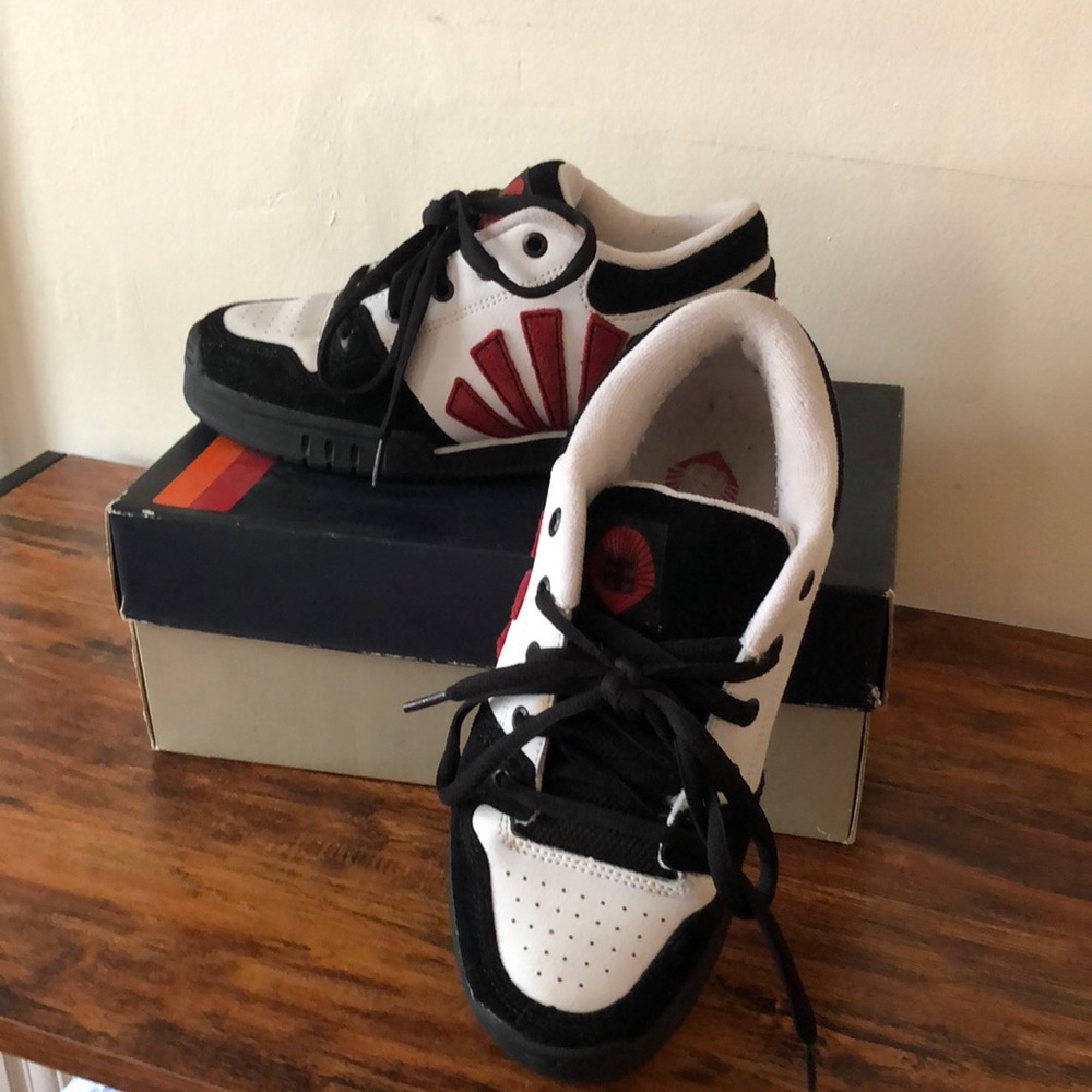 Ipath vintage skate sneakers. Matt Field, Yogi Low
